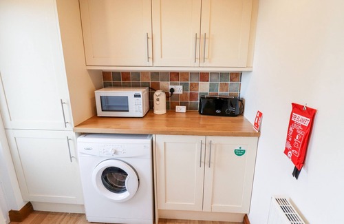 Burgh le Marsh Cottage | KANTANKYE LODGE, pet friendly, with a garden in Wainfleet All Saints