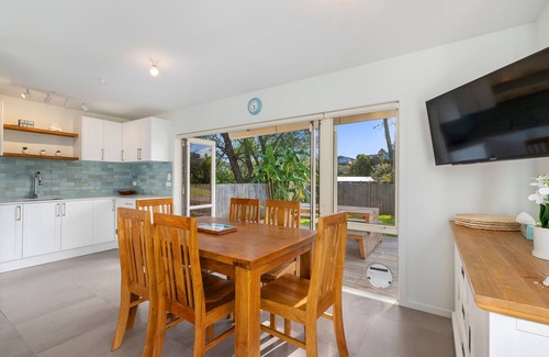 Mangawhai Heads Cottage | Kanuka Cottage - Affordable luxury accommodation in Managawhai Heads.