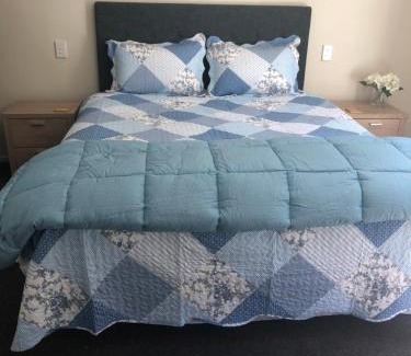 Akaroa House | Kānuka Cottage - Tranquil and relaxing