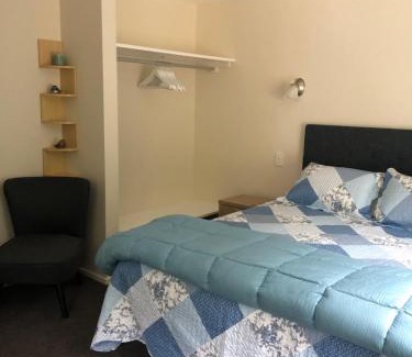 Akaroa House | Kānuka Cottage - Tranquil and relaxing