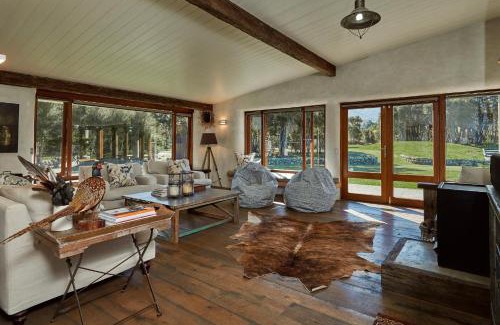 Hapuku House | Kanuka Terrace - Luxury Strawbale House