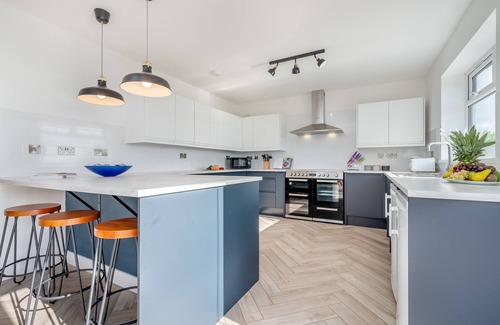 Boscundle House | Kaolin House - Four Bedroom House, Sleeps 8