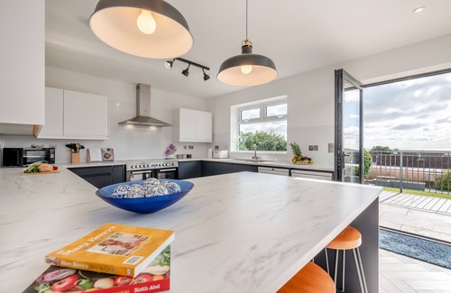 Boscundle House | Kaolin House - Four Bedroom House, Sleeps 8