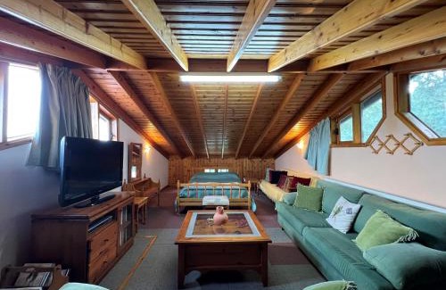 Vasa Koilaniou Ski Chalet | Kapilio Cottage House