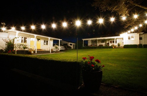 Maungatautari Cottage | Karapiro Country Cottages - 3 in a country garden bordering a native reserve