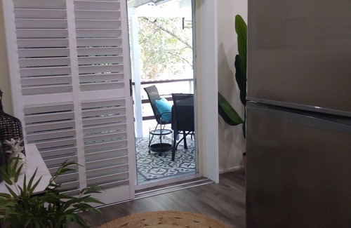 Brisbane Waterfront House | 'Kardinia' Holiday Home close to Dalpura Beach and boat ramp.
