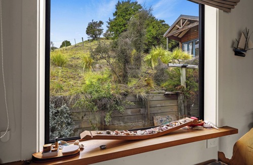 Christchurch District House | Karearea Cottage - Rural Retreat Purau