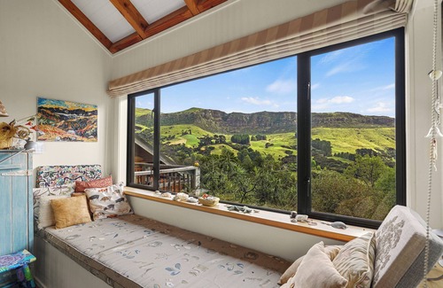Christchurch District House | Karearea Cottage - Rural Retreat Purau
