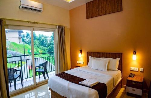 Lakkidi Hotel | Karimb Resorts