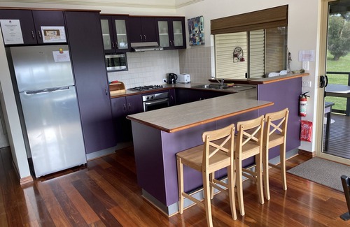 Shadforth House | Karri Vista - peaceful setting with valley views