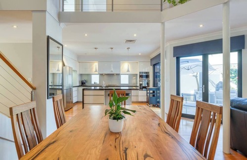 Karrinyup Villa | Karrinyup Villa Lush Indoor Outdoor Living