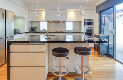 Karrinyup Villa | Karrinyup Villa Lush Indoor Outdoor Living