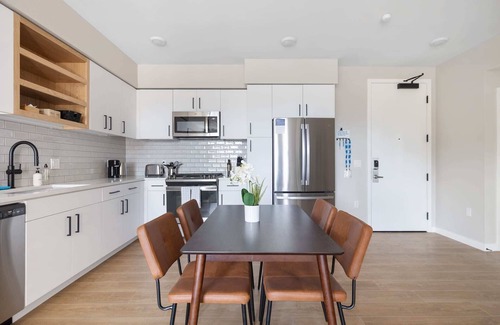 Santa Clara Apartment | Kasa | Bright & Airy Room by San Jose Airport | Santa Clara