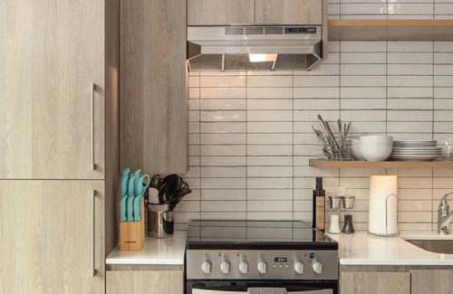 Near North Side Apartment | Kasa | Modern Studio + Near the Magnificent Mile | River North Chicago