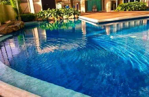 Ugong Apartment | Kasara De Ulap BEST Staycation - 25th Floor City View - Pool & Fast Wi-Fi