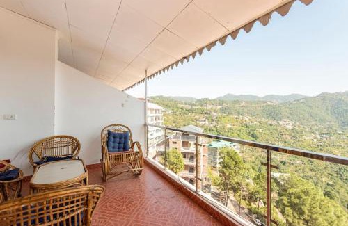 Dharampur Apartment | Kasauli Edge Apt with Balcony