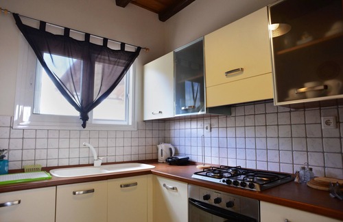 Petrothalassa House | Kastor House