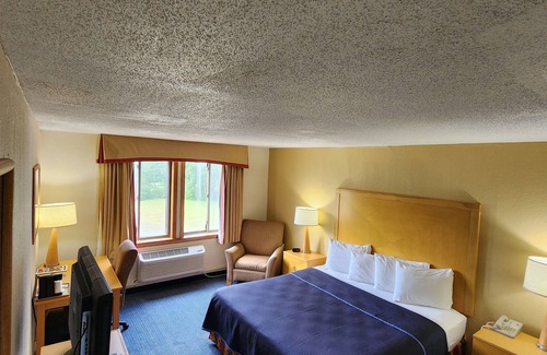 Sherman Station Hotel | Katahdin Inn & Suites
