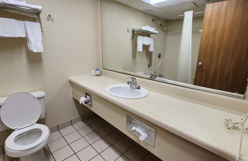 Sherman Station Hotel | Katahdin Inn & Suites