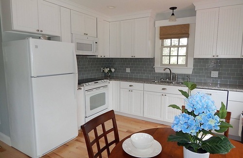 Katama House | KATAMA/SOUTH BEACH - Sleeps 8 - Walk or bike to town or the beach!