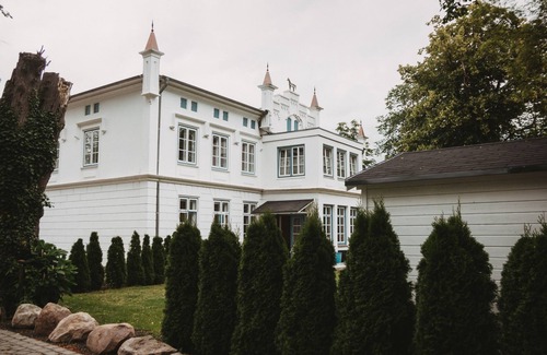 Groemitz Apartment | Kavaliershaus Erdgeschoss mit Eigener Terrasse im Henriettenhof