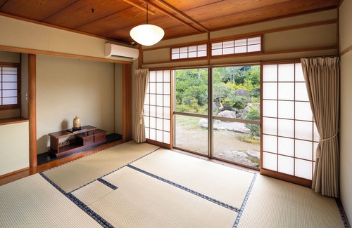 Yufuin Onsen Villa | Kawamoto Villa garden