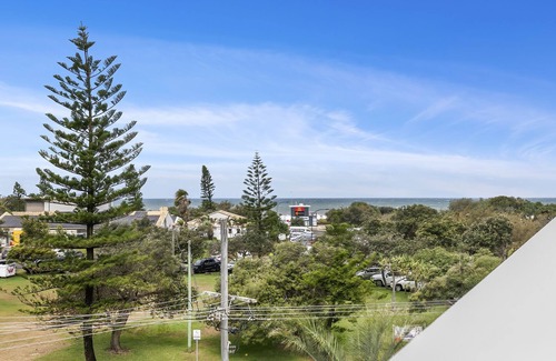 Buddina Apartment | Kawana Beachside Getaway 1 Bedroom Apartment