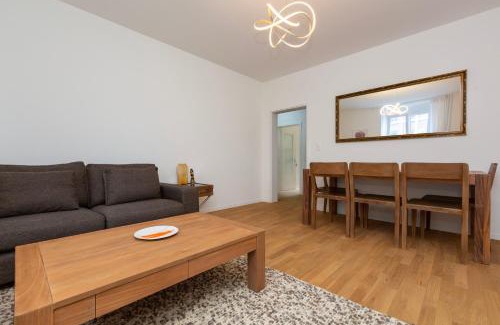 Werd Apartment | KAYA Zurich Apartment 1B - Deluxe 2BR Downtown Apt