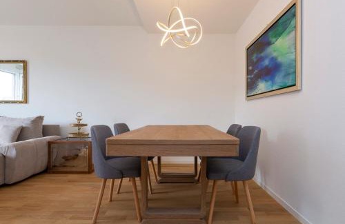 Werd Apartment | KAYA Zurich Apartment 4A - Downtown 2BR Apt with Balcony