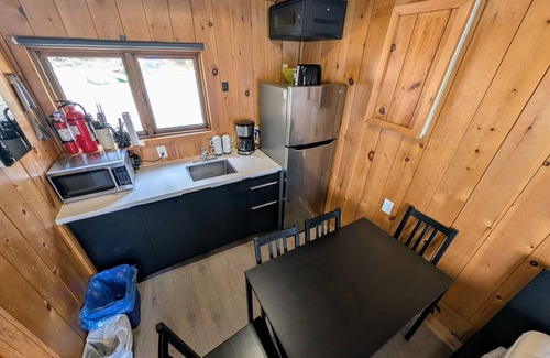 Algonquin Highlands Apartment | KAYAKS * CANOE * PADDLE BOARDS * WIFI * SATELLITE TV