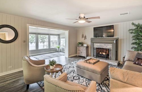 Rockwell House | Kayaks, Dock Waterfront Escape on Lake Hamilton!