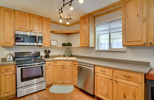 Kaysville House | Kaysville Group Getaway 26 Mi to Snowbasin Resort!