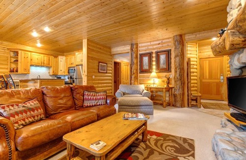 Deer Valley Condo | KBM Resorts | Black Bear Lodge | Walk to Deer Valley Slopes, Pri Hot Tub, 2BD/3BA! BBL-251