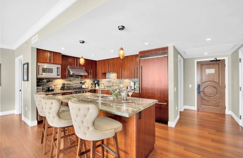 Honokowai Condo | KBM Resorts | Spacious 5-Bedroom Honua Kai Collection | Multi Unit Listing | Same Floor | Ocean Glimpses + 2 Free Rental Cars! HKK-334/49