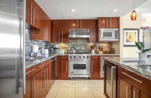 Honokowai Condo | KBM Resorts | Spacious 6-Bedroom Honua Kai Collection | Multi Unit Listing | Same Floor | Ocean Views + 2 Free Rental Cars! HKK-816/20/29