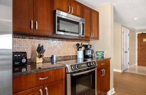 Honokowai Condo | KBM Resorts | Spacious 5-Bedroom Honua Kai Collection | Multi Unit Listing | Same Floor | Ocean Views + 3 Free Rental Cars! HKH-515/16/20
