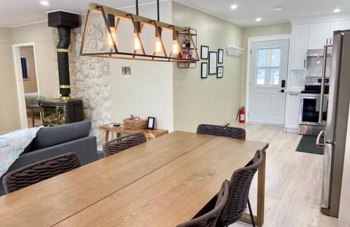 Omemee Cottage | Ke's Rustic Retreat On the Lakenn