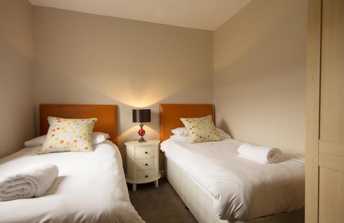 Holestone Moor House | Kedleston Cottage - Darwin Lake Holiday Village
