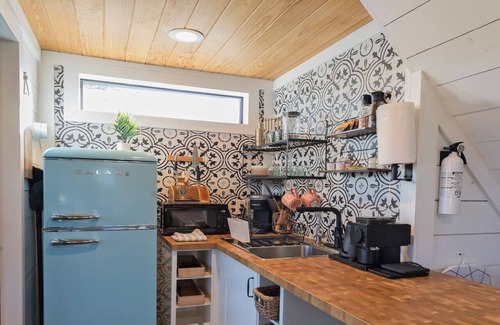 Dripping Springs Apartment | Keep it Cozy, Cabin w/ view and Pro Coffee Setup