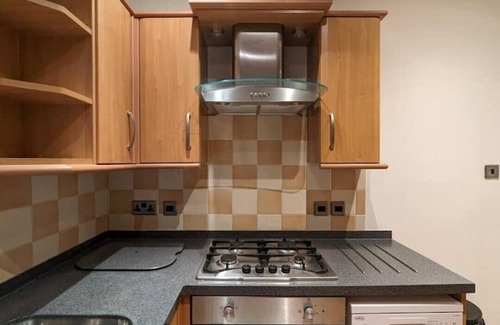 Brentwood Apartment | Keep it simple and peaceful in this 2-bedroom Brentwood apartment.
