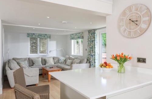 Bugford House | Keepers Lodge, Hillfield Village