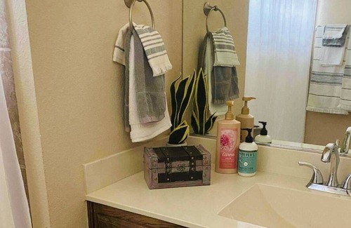 Little Elm House | Keith & Bea’s Plantation Stay by Frisco PGA-A Room