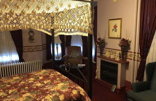Centre Hall Bed & Breakfast | Keller House