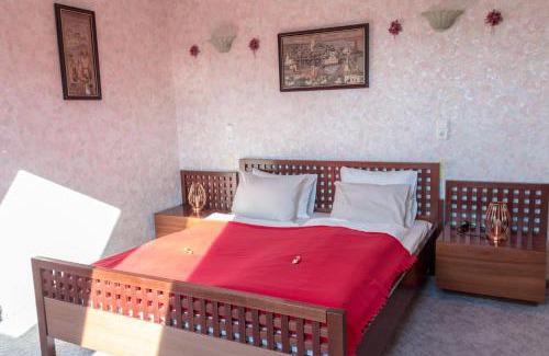 Hajos Bed & Breakfast | Keller Motel