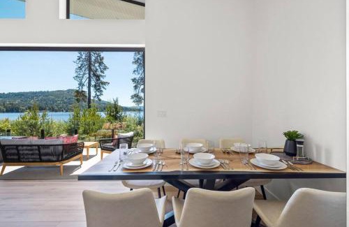 Shawnigan Lake House | Kelly's Sunset Lake Retreat