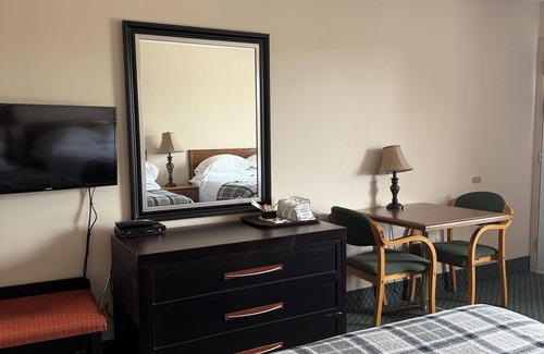 Boularderie East Hotel | Kelly's View Motel