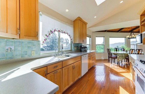 Clear Lake House | Kelseyville Home w/Deck & Clear Lake Views!