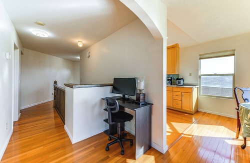 Clear Lake House | Kelseyville Home w/Deck & Clear Lake Views!