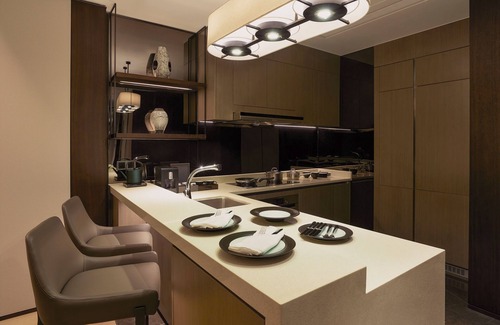 Yuexiu Hotel | Kempinski Residences Guangzhou - Free shuttle between hotel and Exhibition Center during Canton Fair & Exhibitor registration Counter