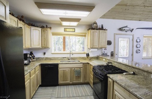 Soldotna House | Kenai River Cabin - Private fishing dock